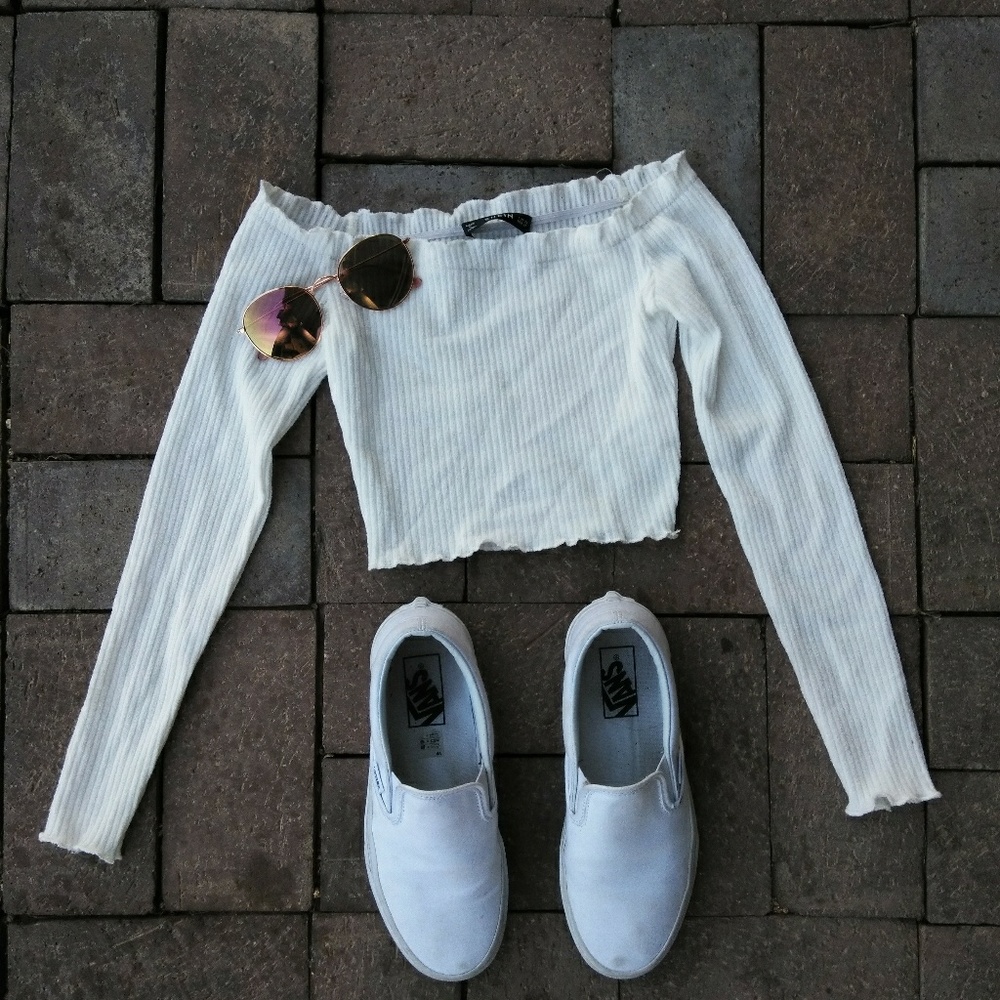White long sleeve crop top